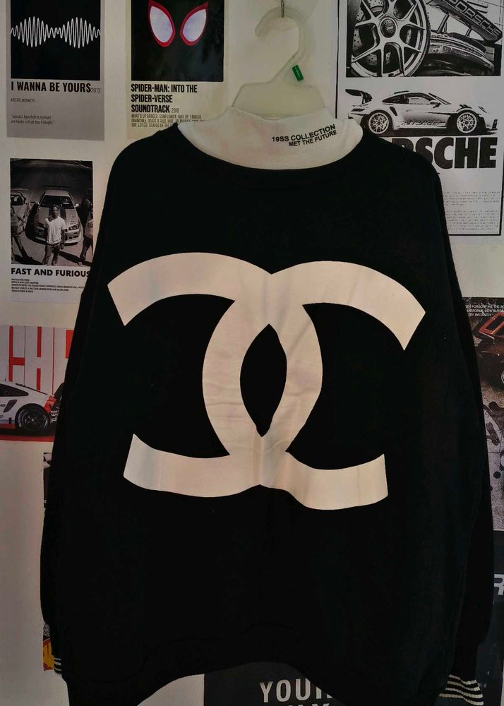 Premium Oversized Black Sweatshirt with Bold Minim