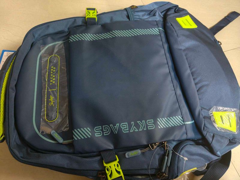 Skybags Brand New Bag W Rain Cover, Comp Straps