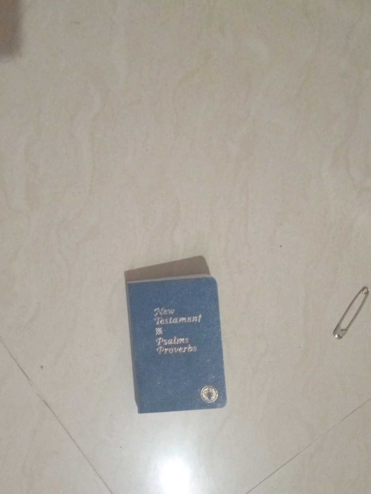 Vintage New Testament &amp; Psalms + One Gift