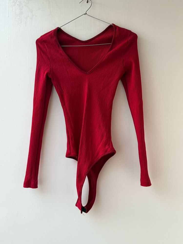 Chic Ribbed V-Neck Long-Sleeve Bodysuit