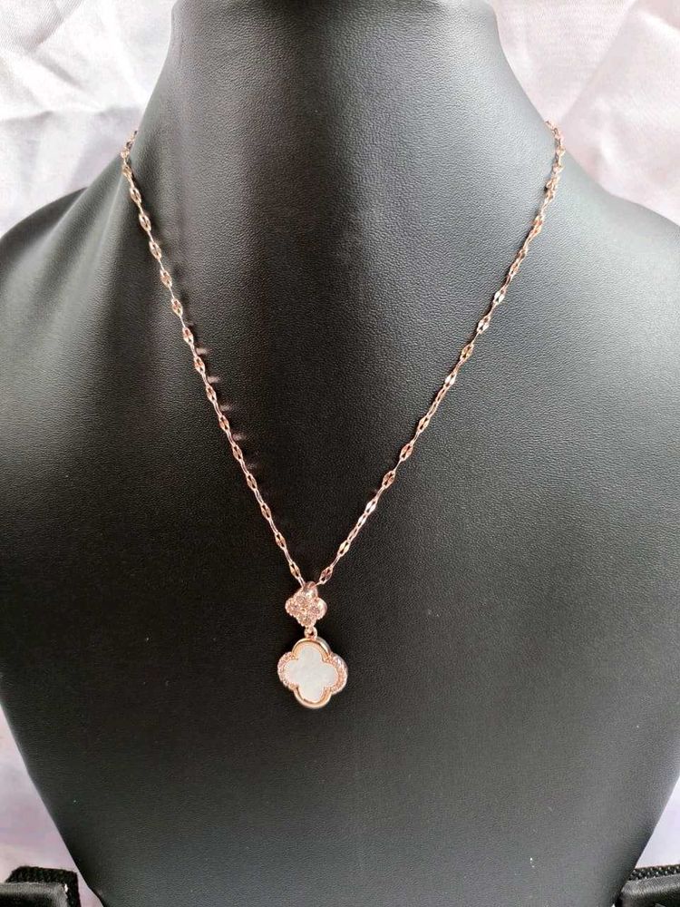 Clover Pendant Necklace