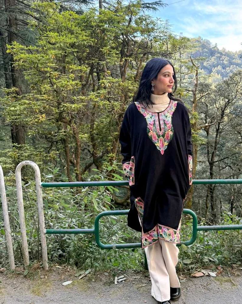 Elegant Embroidered Kashmiri Kurti