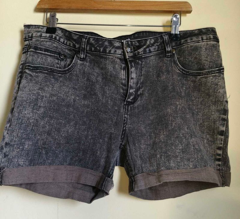 BOGO🎁Buy One Get 1 Free🎁Grey Denim Shorts