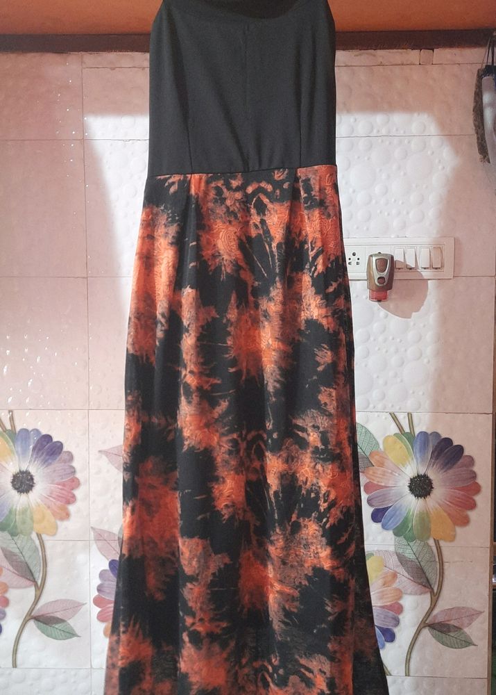 This Is Black Gown Party Wear....I Am Selling This Bcoz Not Fit Yo Me
