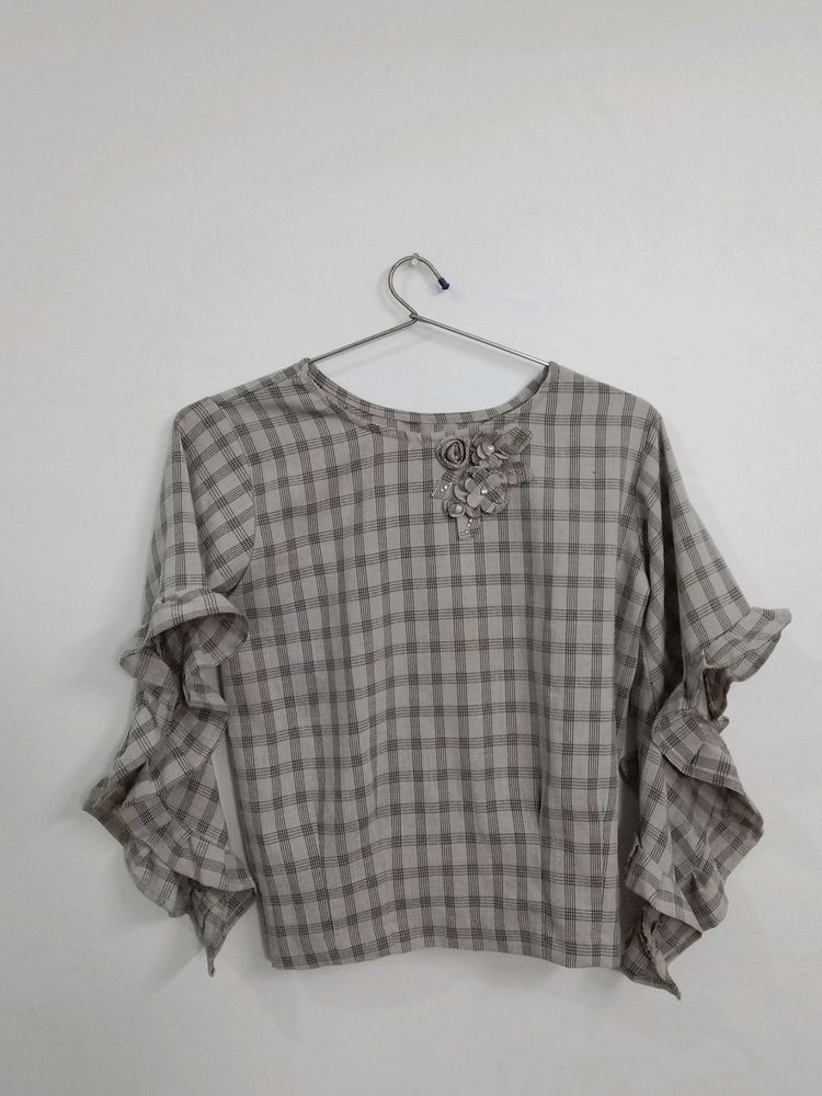 Beautiful Grey Top With Beautiful Sleeves