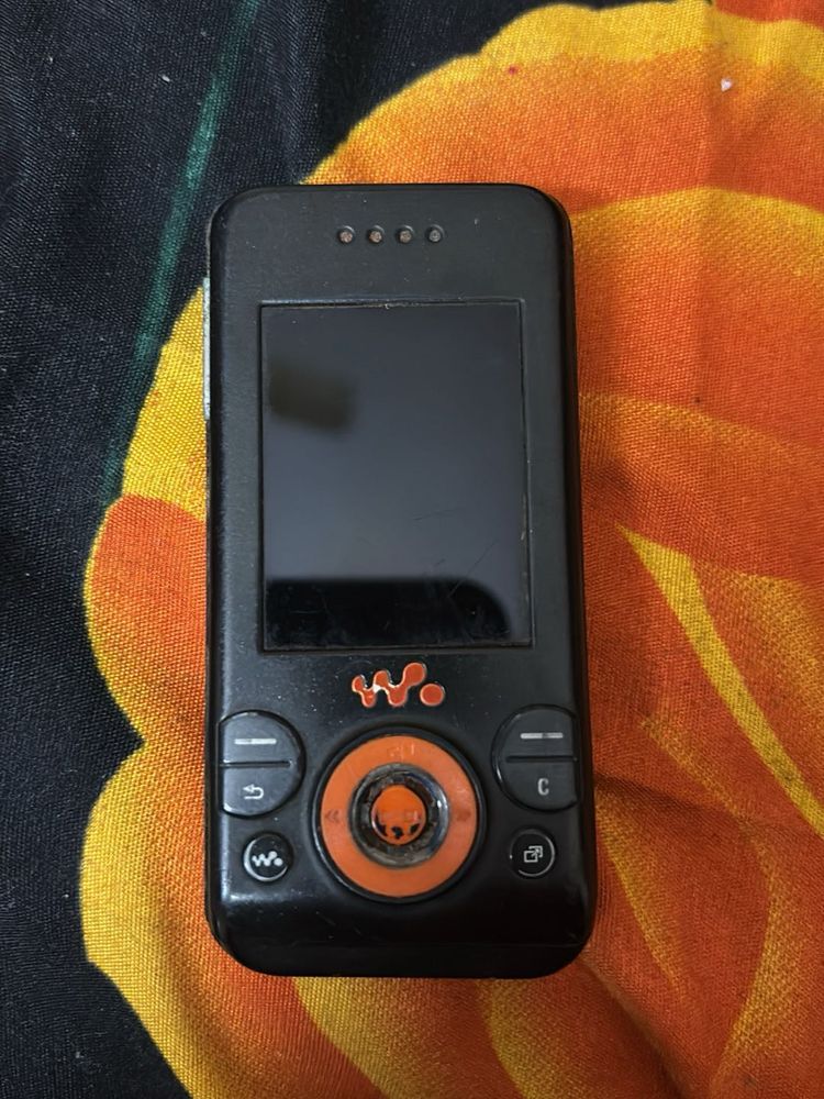 Vintage Sony Ericson W580i