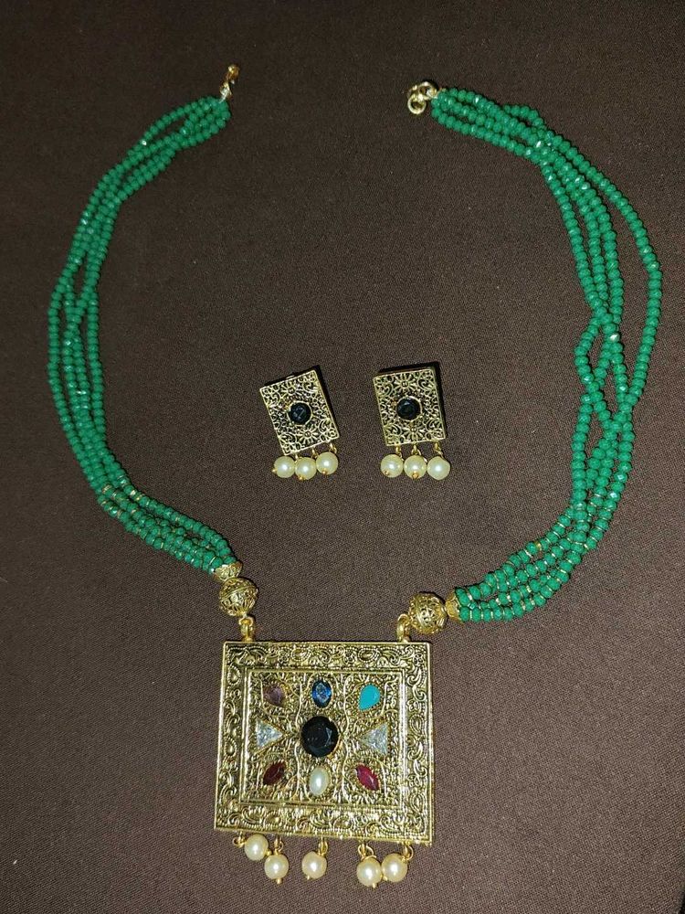 Multi Stone Jewellery Set With Green Bead Chains