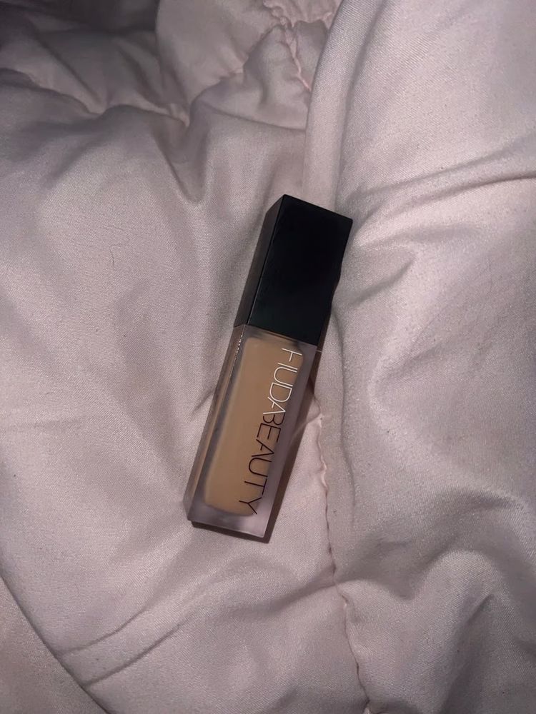 HUDA Beauty Faux Filter Concealer