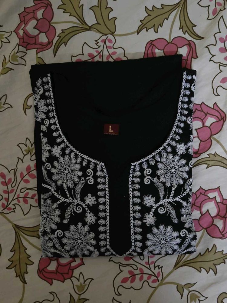 Black Chikankari-Style Embroidered Kurti 🖤✨