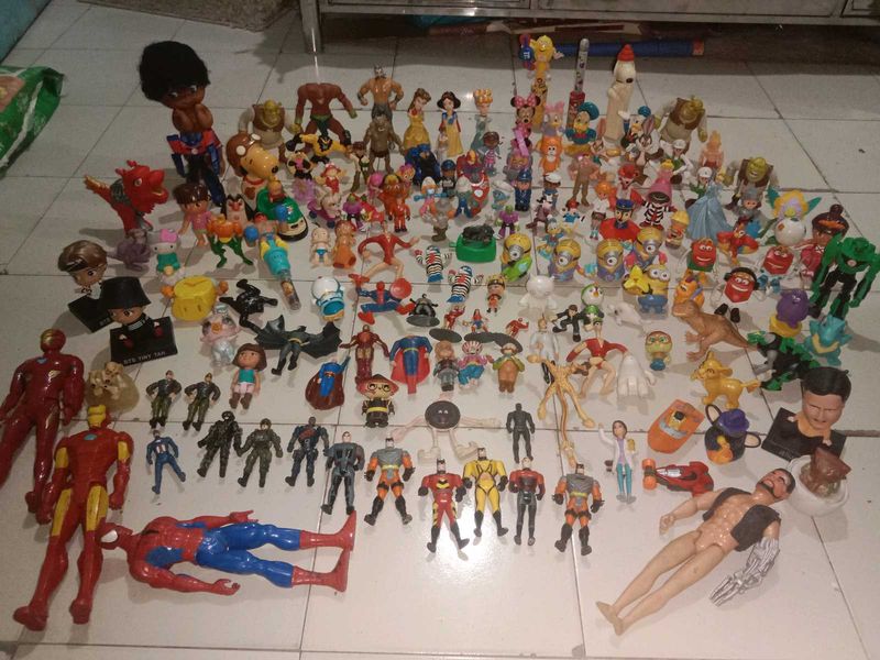Mixed Toy Figure Lot