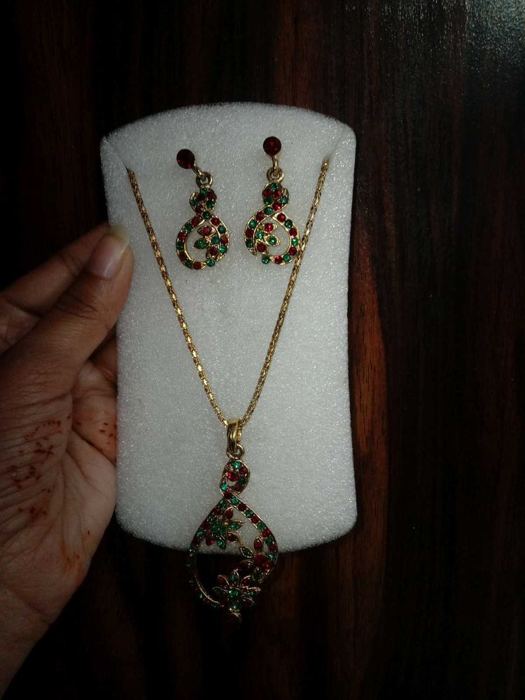Elegant Necklace and Earring Set