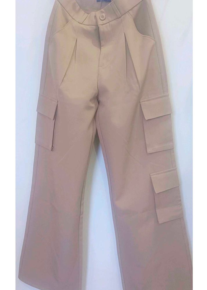 Beige colored cargo trouser
