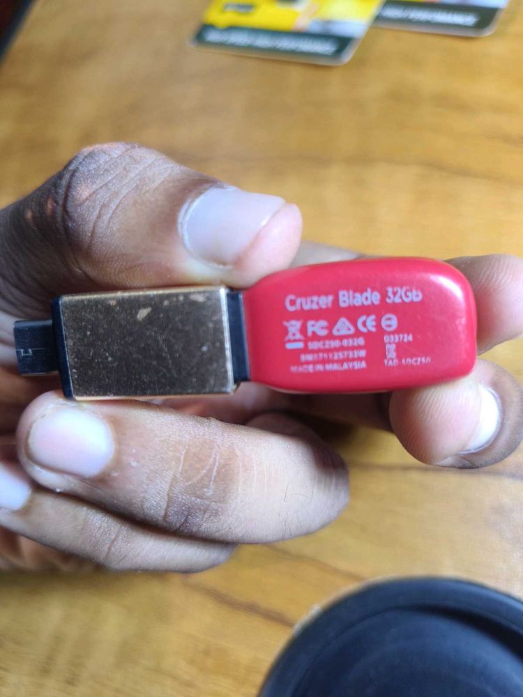 Original SanDisk Cruzer Blade 32GB