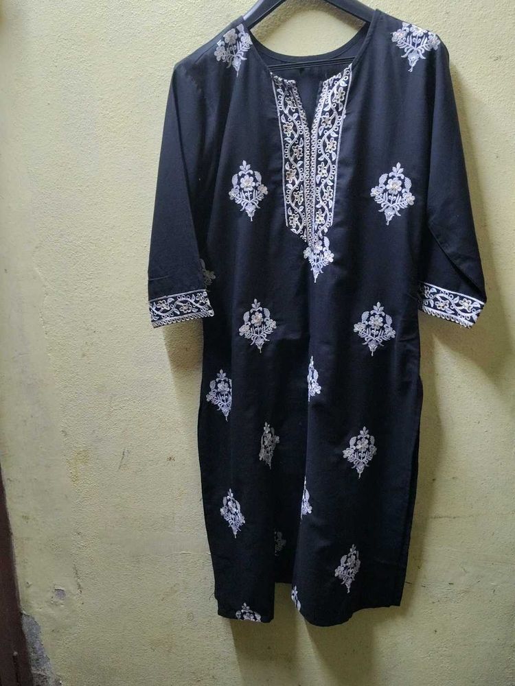 Black And White Kurtha Set