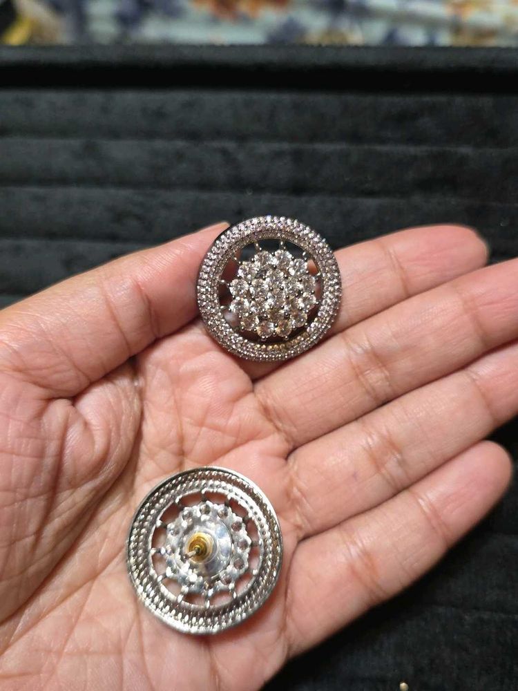 Round Studs