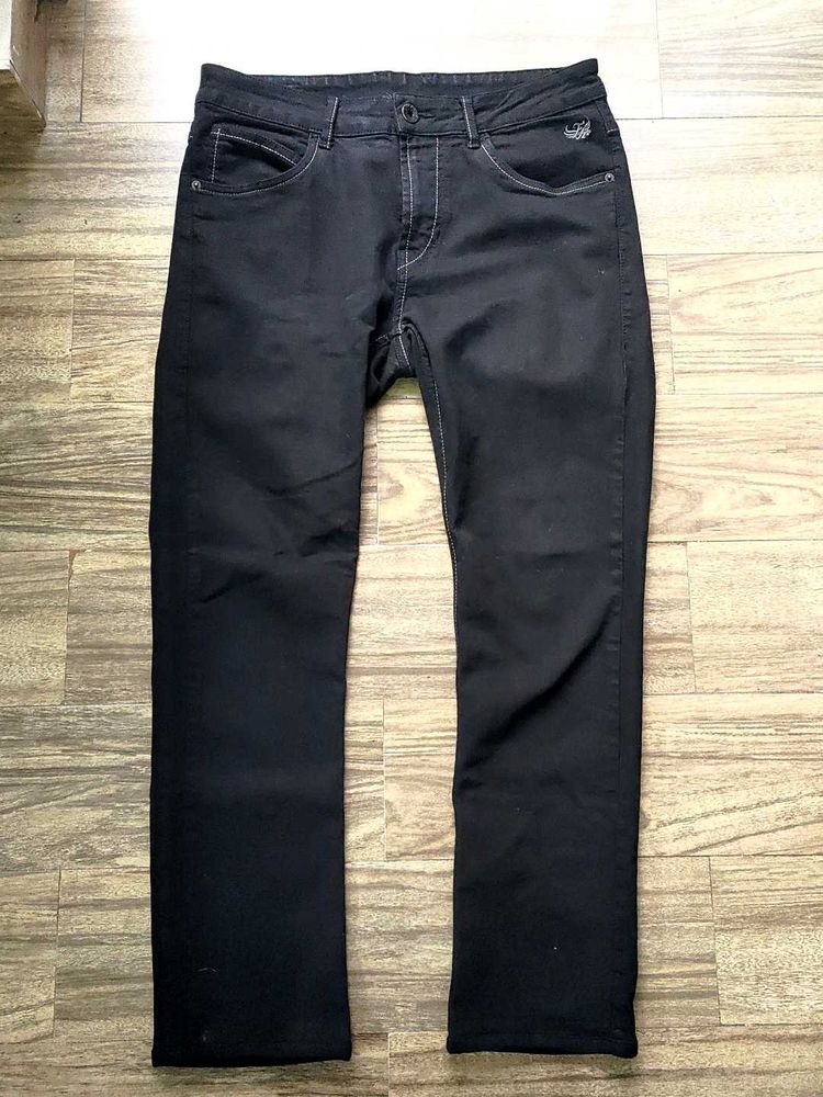Black / Dark Wash Denim Jeans