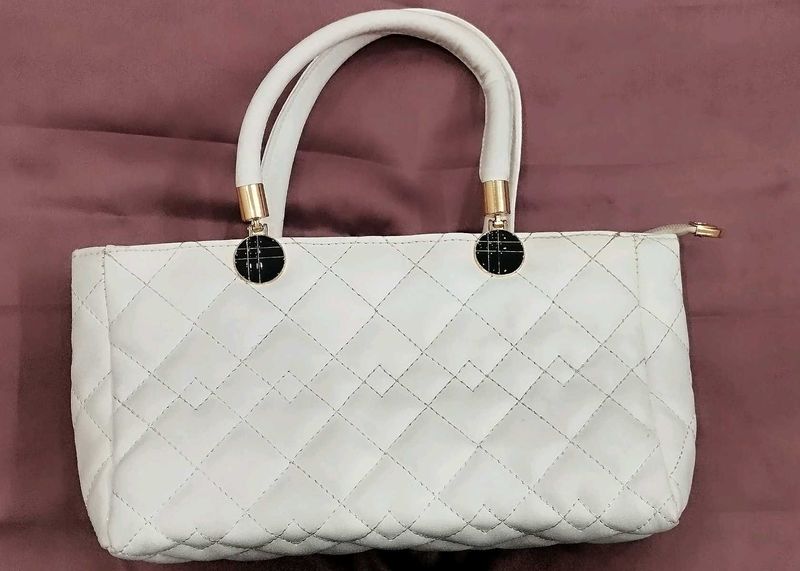 Stylish White Quilted Handbag for Sale!