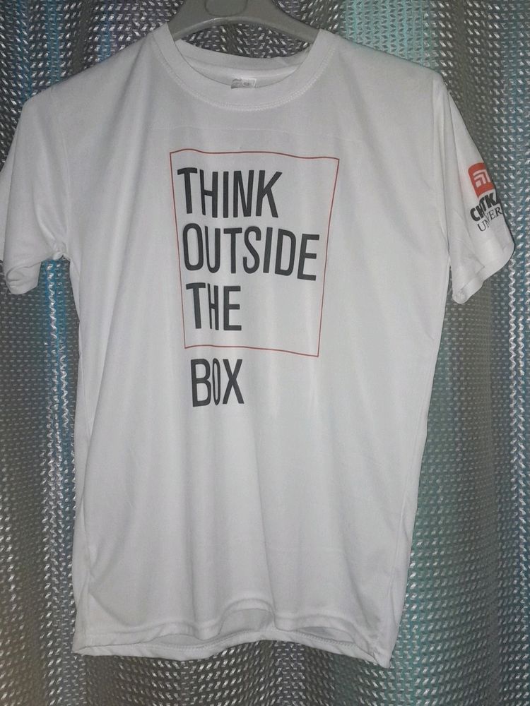 White Round Neck Strechable Tshirt