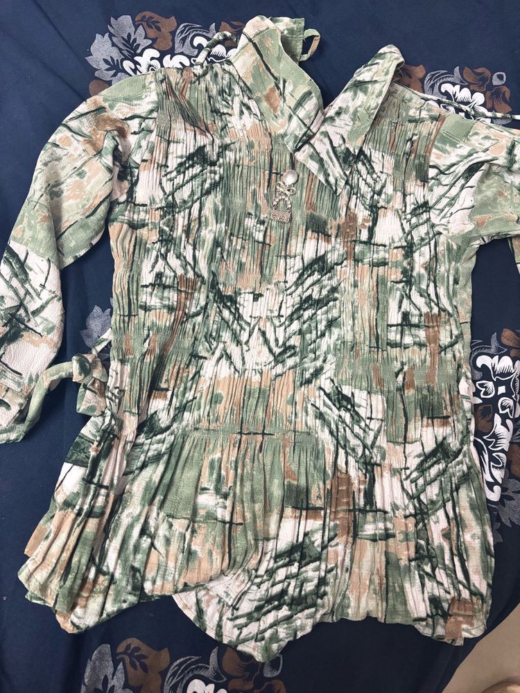 Stylish Crinkled Printed Top with Pleats &amp; Tie-Wai