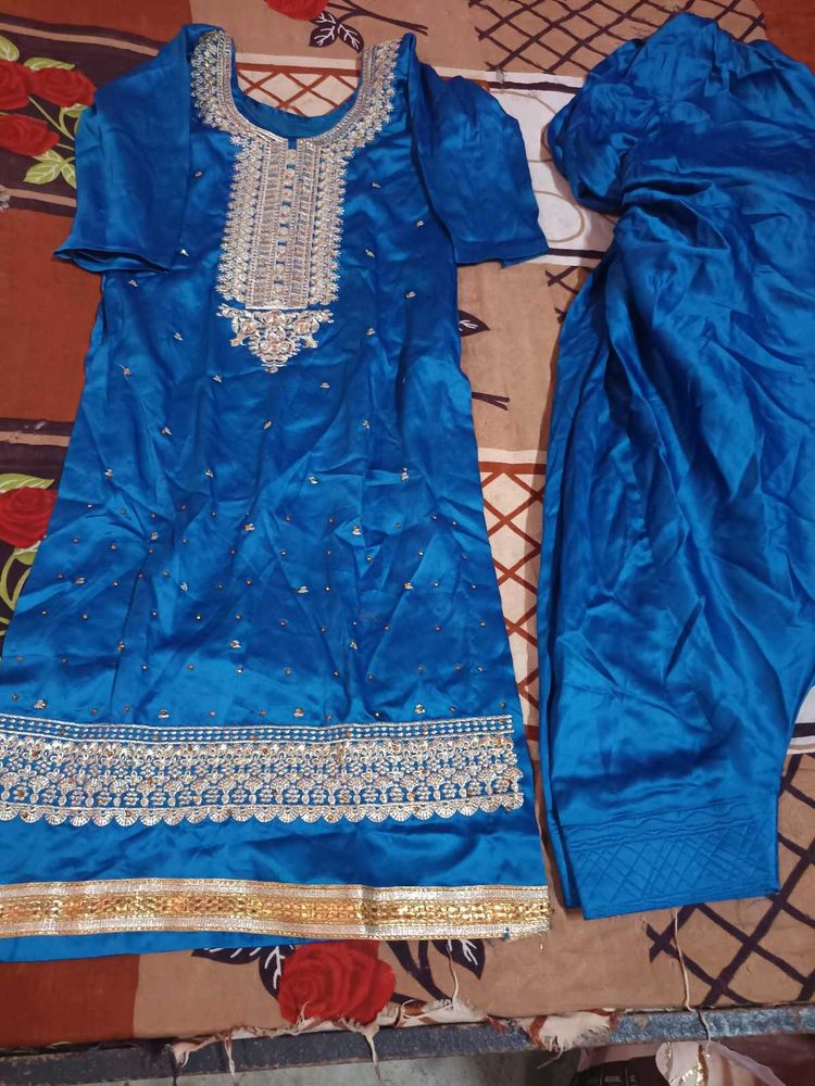 Elegant Blue Embroidered Kurta Set