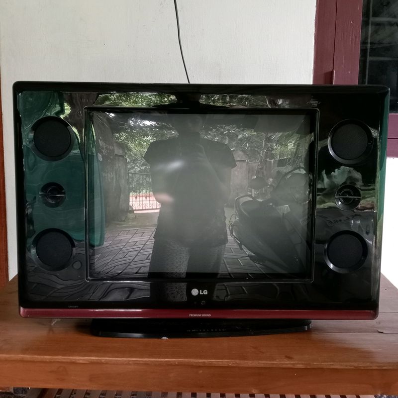 LG Swivel Base CRT TV