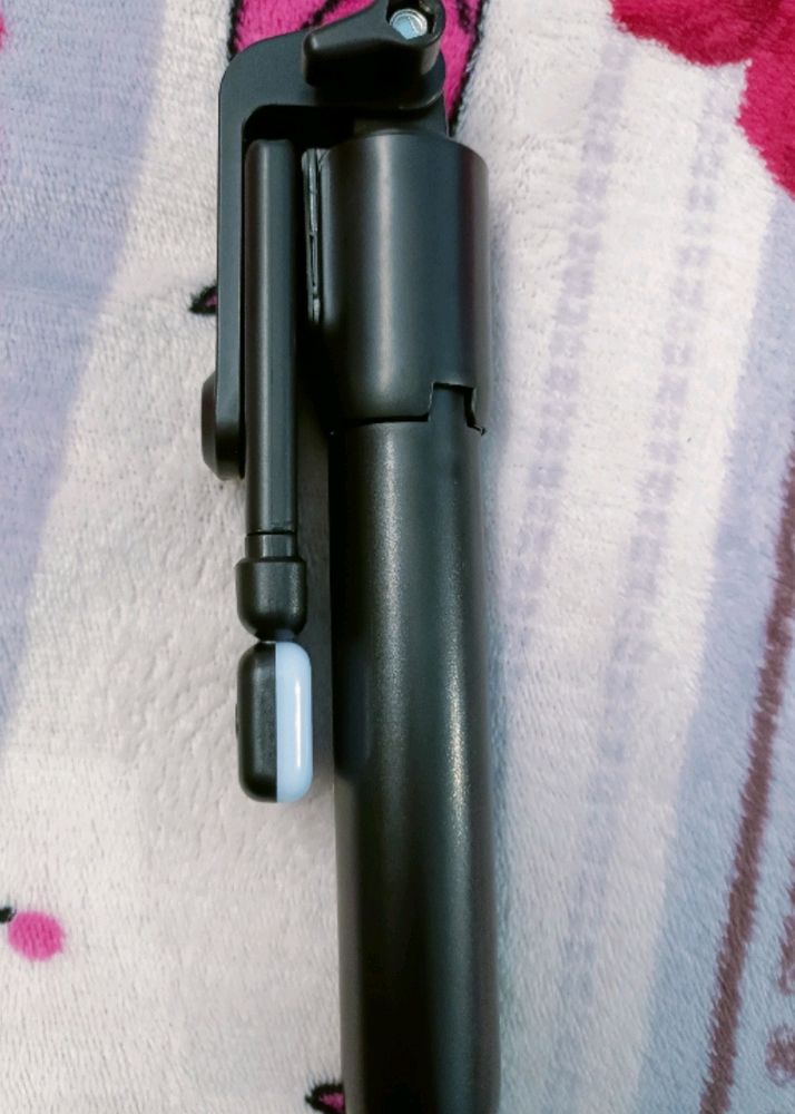 Bluetooth Integrated Selfie Stick and One Mic