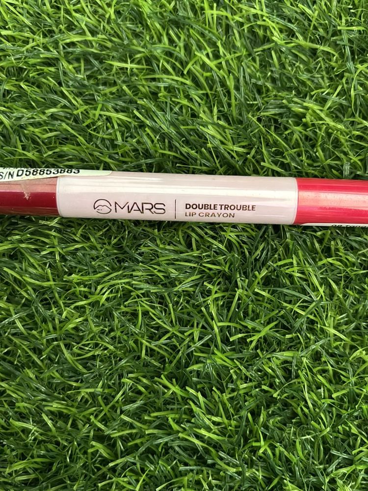 MARS DOUBLE TROUBLE LIP CRAYON