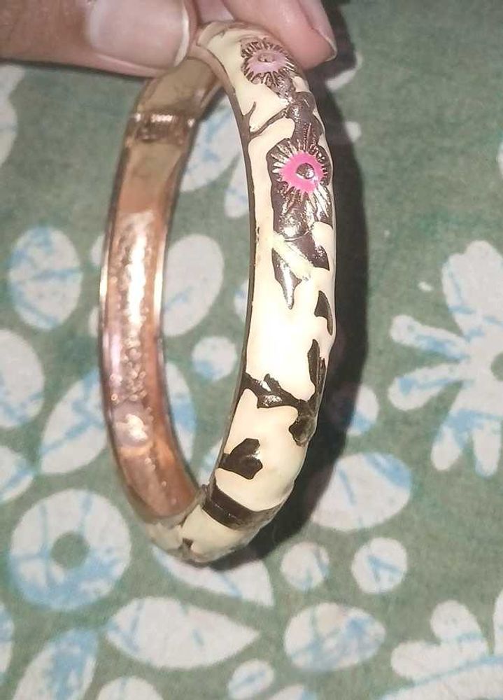 Vintage Floral Bangle Bracelet
