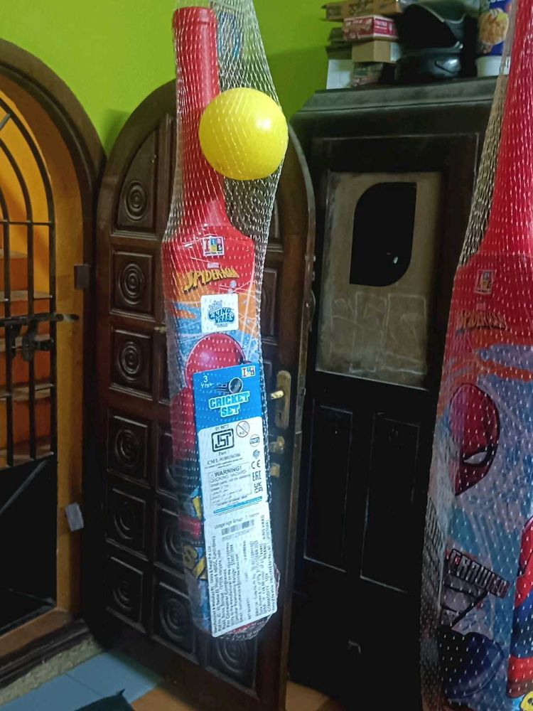 New king krab Marvel Spiderman Cricket Set