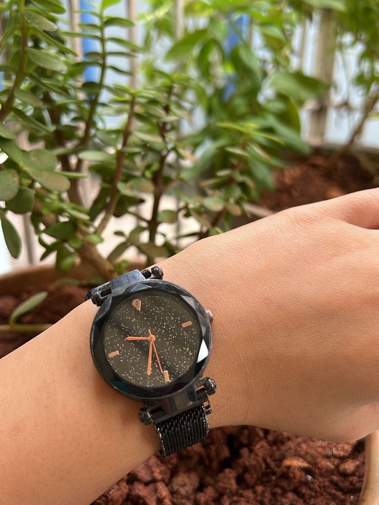 Watch For Women Black Colour Magnetic Strap