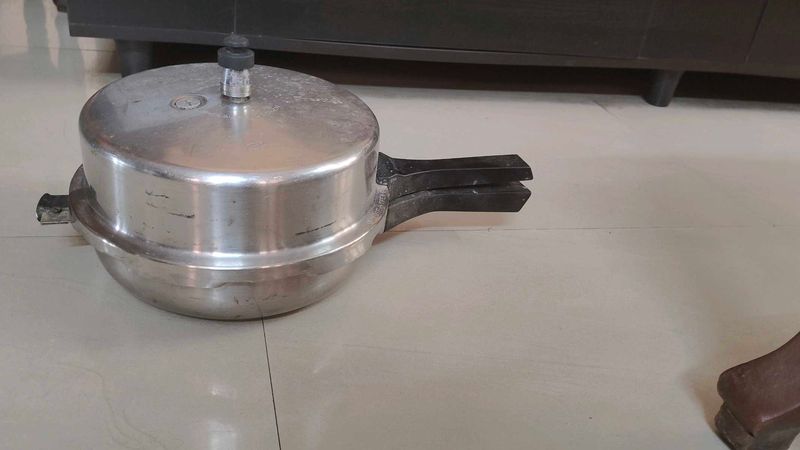Prestige Gently Used 8L Steel Deep Pan Cooker