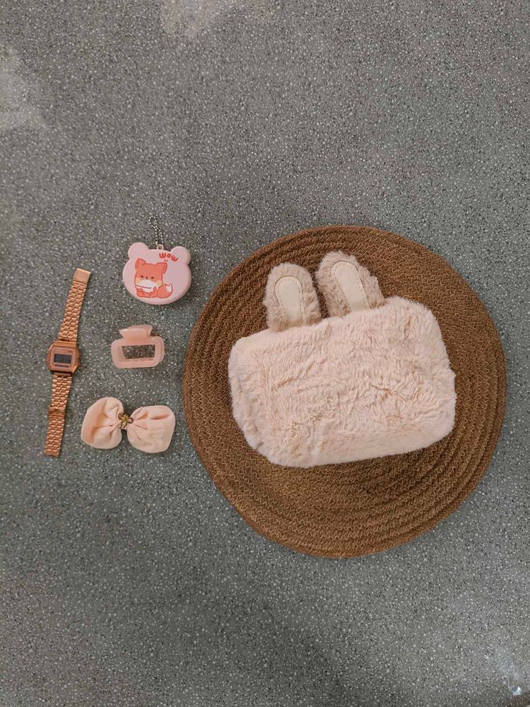 Cutie Fur Makeup Pouch 👝