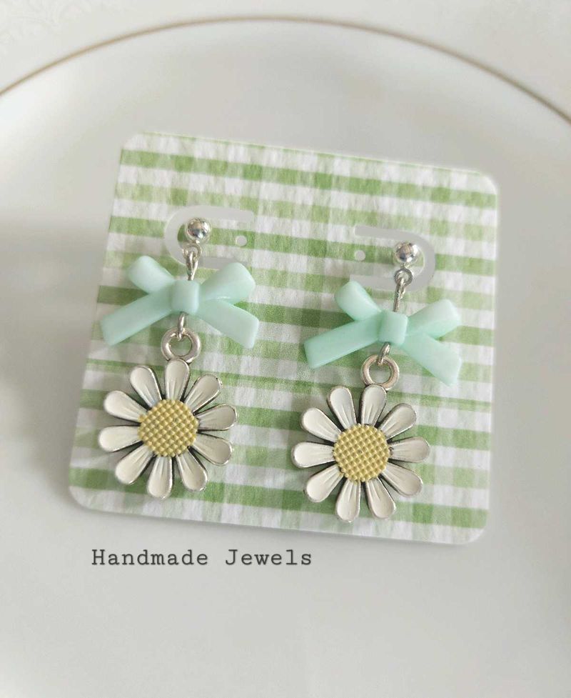 Daisy &amp; Bow Earrings
