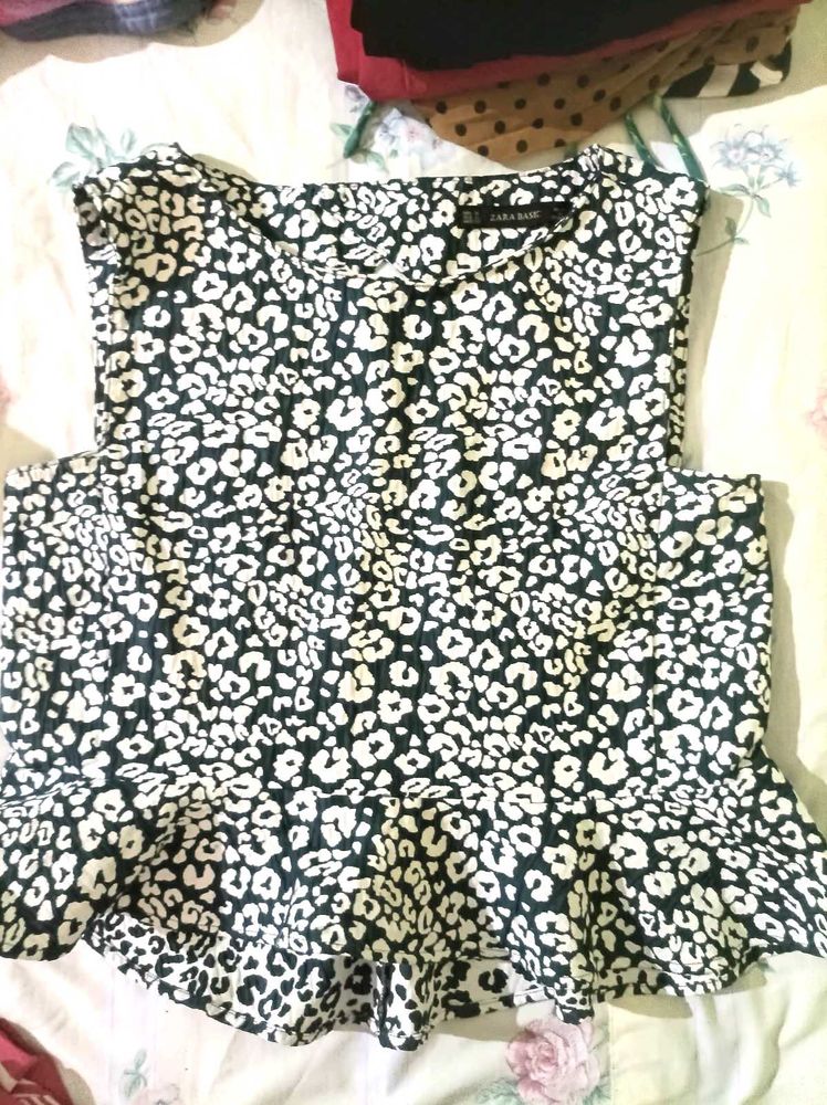 Zara Basic Black &amp; White Print Top