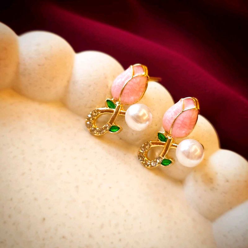 Tulip Pearl Earrings