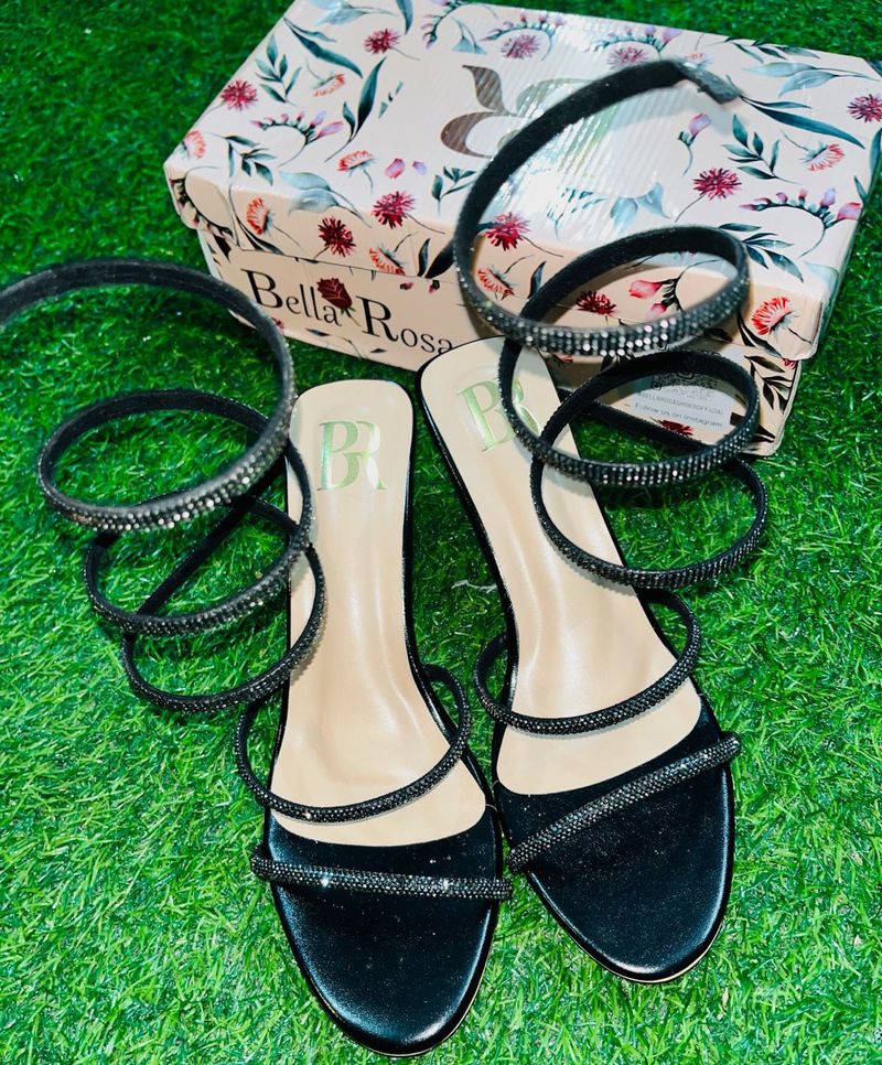 Bella Rosa Black Strappy Sandals