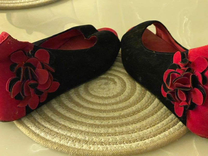 Red &amp; Black Floral Flats