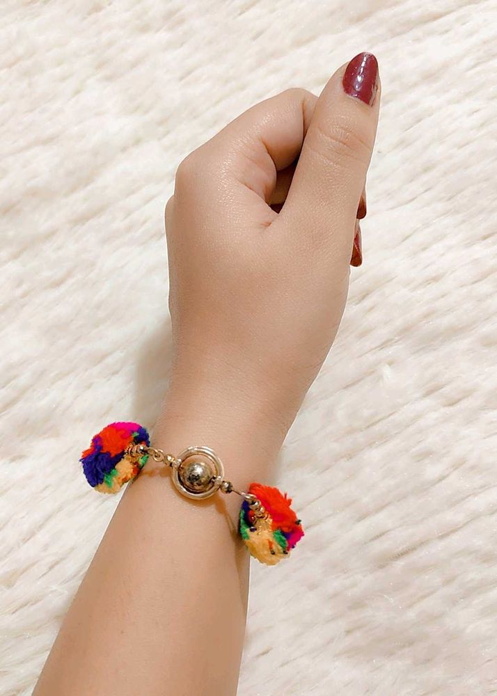 🥳Pom pomm bracelet🥳