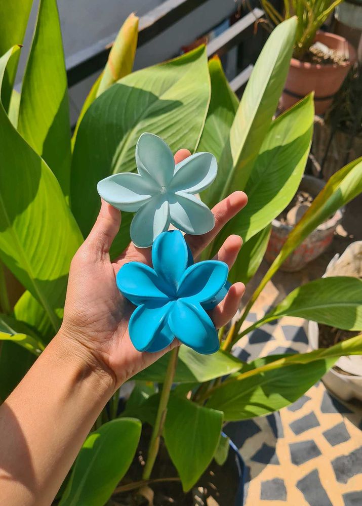Matte Flower Claw Clip