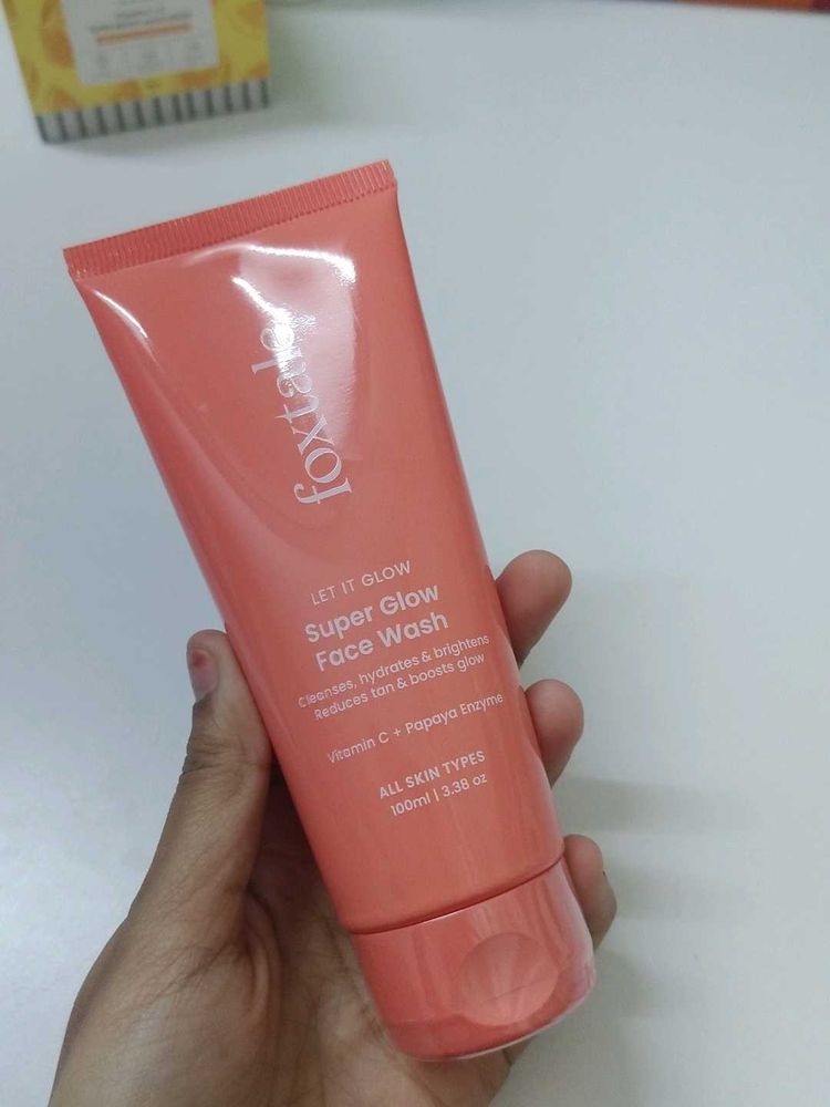 Foxtale Super Glow Face Wash