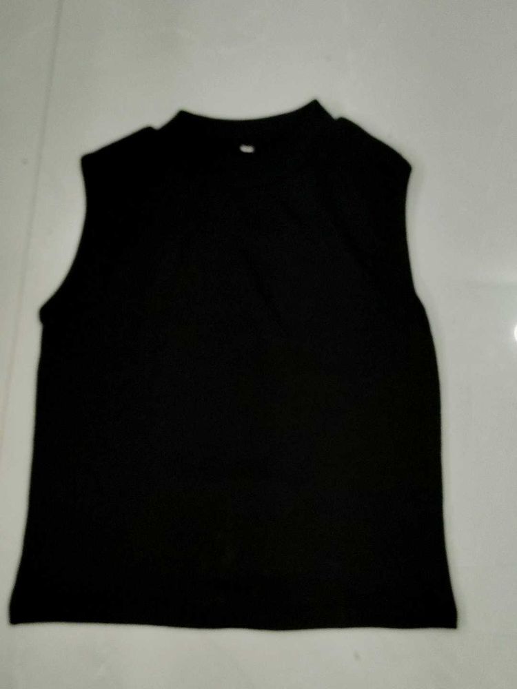 Sleeveless Mock Neck Top🖤