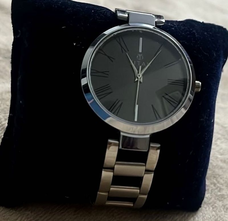 Elegant Ita Quartz Watch