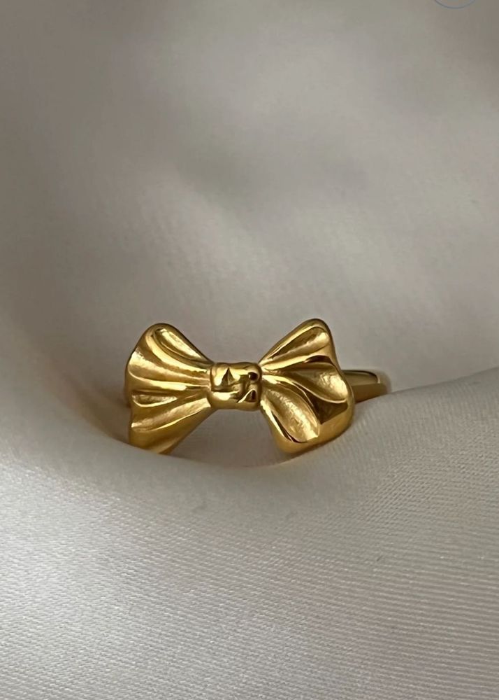 Gold Bow Ring