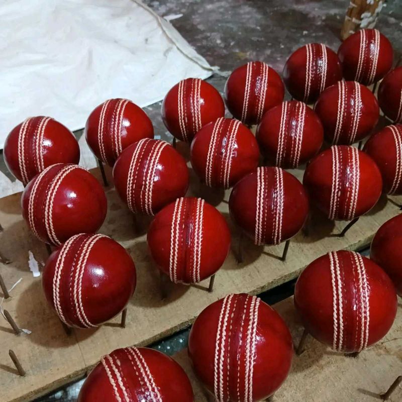 Red Session Cricket Balls With Perfact Finishing