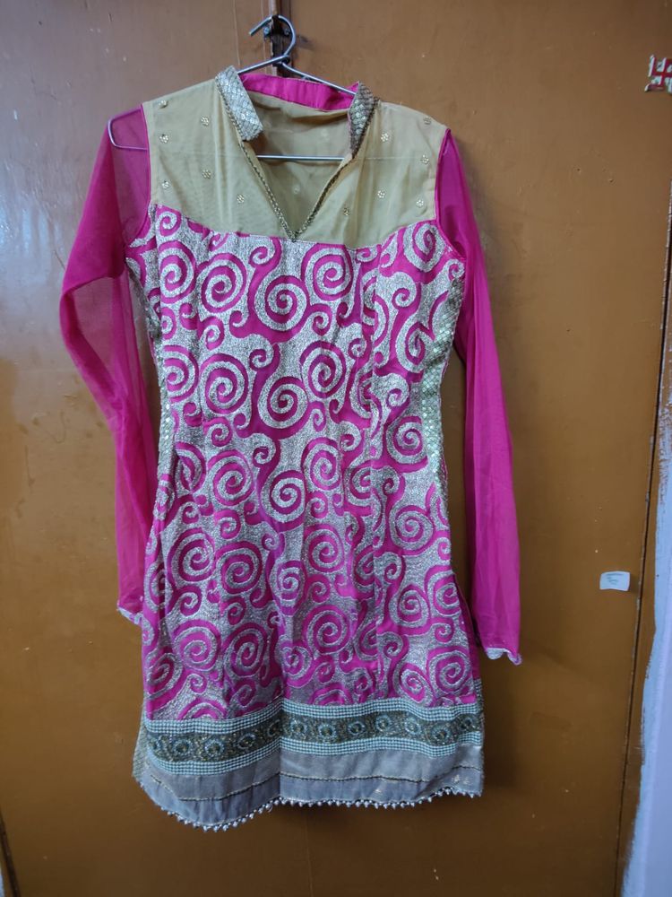 Pink N Golden Patila suit ( kurta is padded)