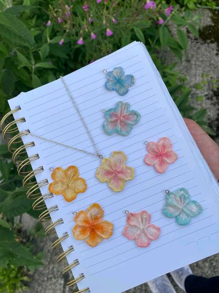 Floral Resin Necklace &amp; Pendants
