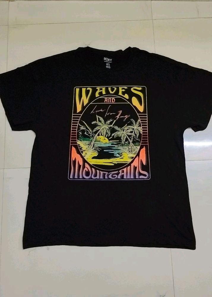 Beautiful T-shirt size xxl 44 used once too big fo