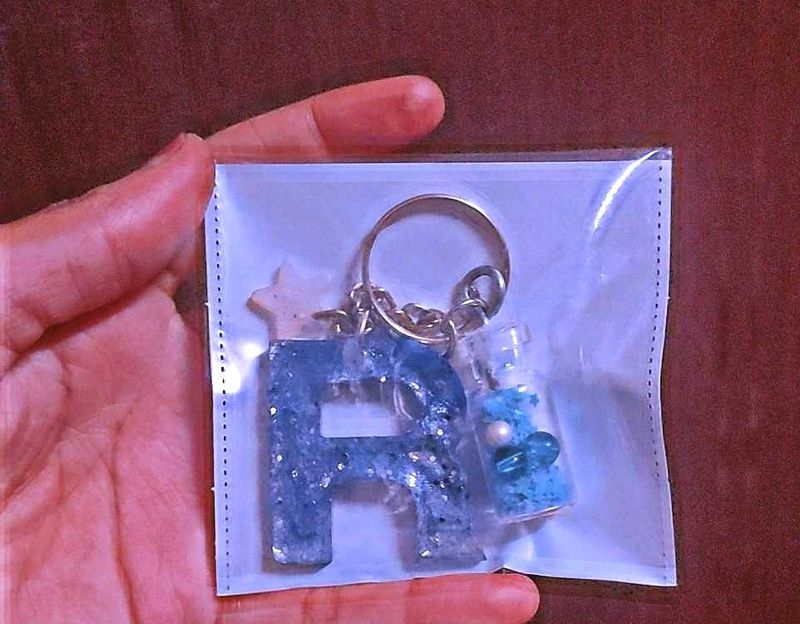 Letter 'R' Resin Keychain