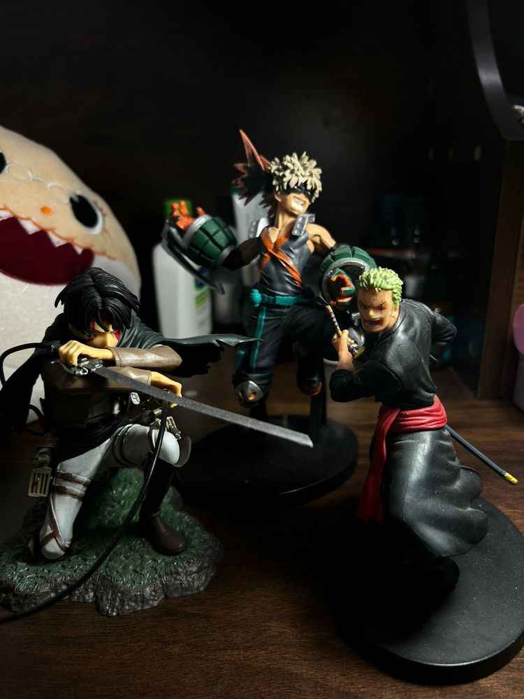 Three Action Figure : Levi , Bakugo , Zoro