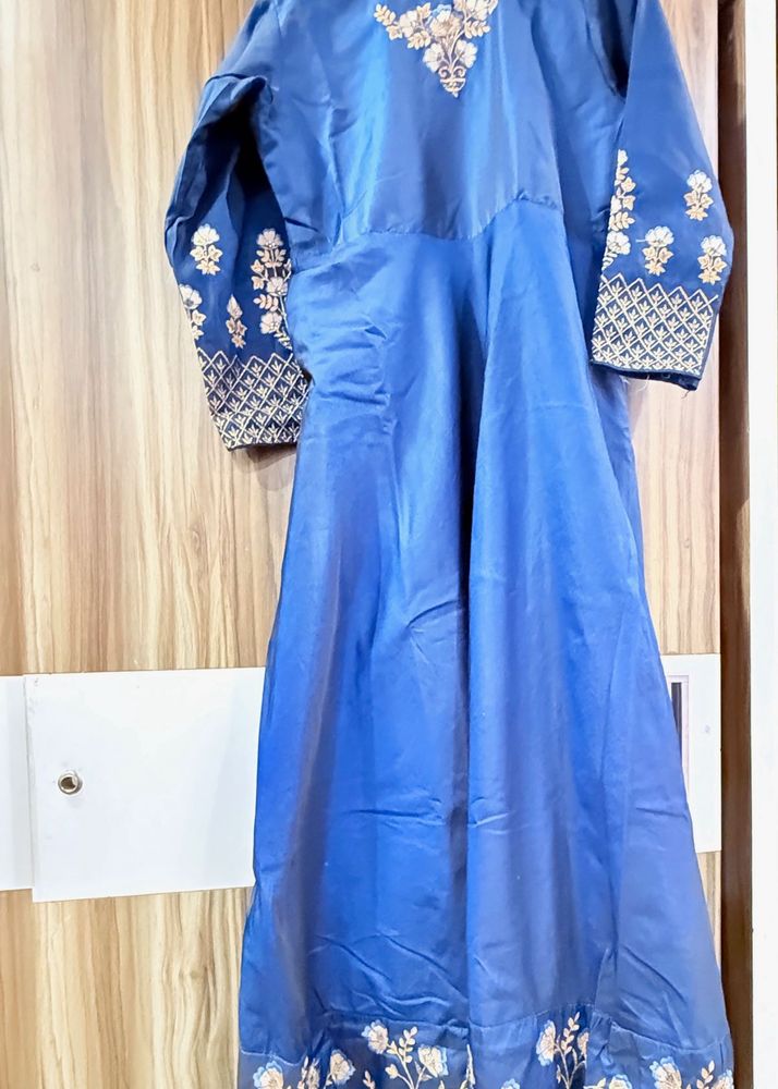 Elegant Blue Embroidered Kurta